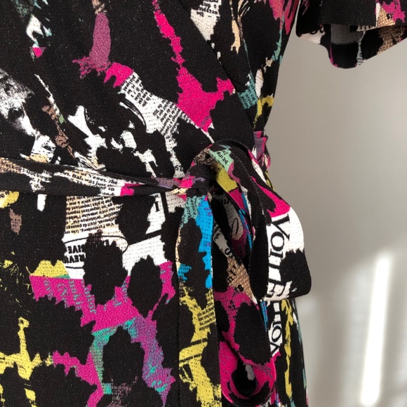 DVF Newspaper Print Mini Wrap Dress, Size: XS - Picture 2 of 6